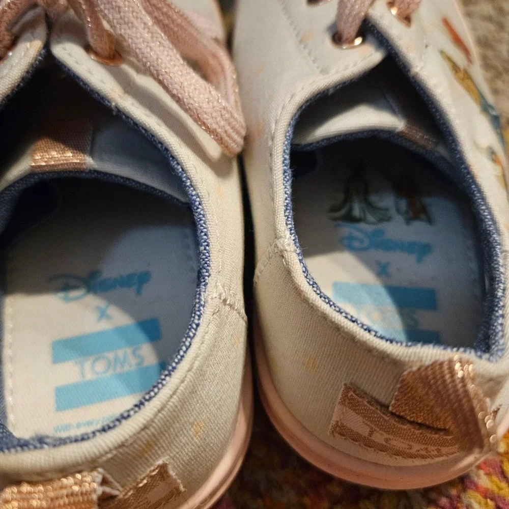 TOMS Disney Princess Aurora Sleeping Beauty Canvas Shoes‎ Girls Size 1